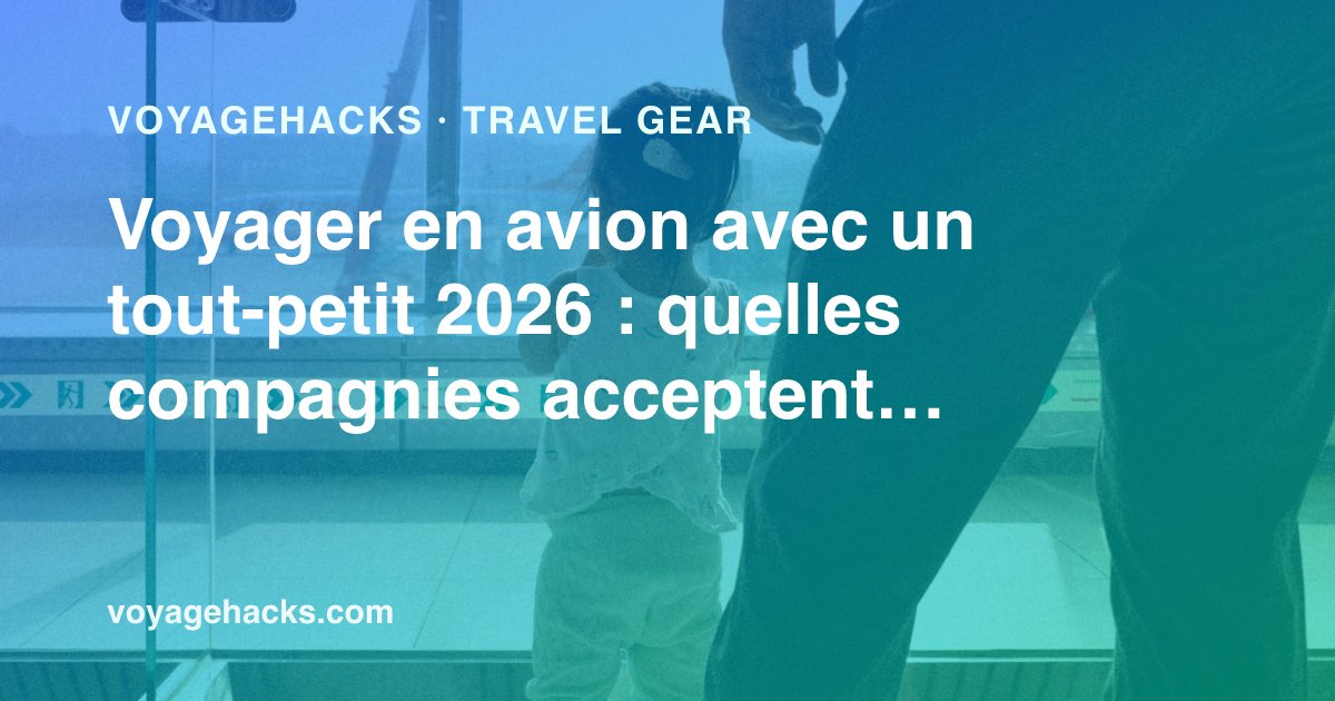 Un tout-petit endormi en travers d'un siège d'avion sur un vol long-courrier