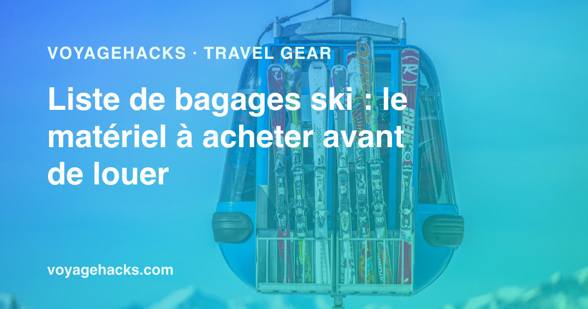 Liste de bagages ski : casque, masque, couches de base mérinos, moufles et sac à chaussures prêts avant un séjour au ski