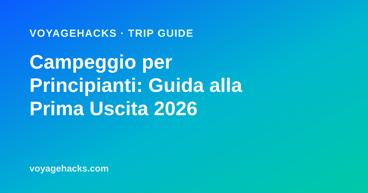 Checklist per il primo campeggio dei principianti: tenda montata di giorno accanto a un anello di pietre per il falò, frigo portatile e sedie pieghevoli