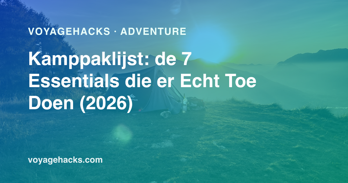 Kamppaklijst: tent, slaapzak, kooktoestel en hoofdlamp klaargelegd op een camping