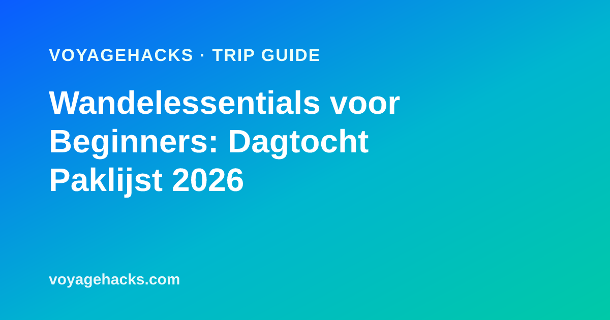 Dagtocht-essentials klaargelegd op een wandelpad: hydratatierugzak, wandelstokken, hoofdlamp, EHBO-kit, regenjas en merinosokken