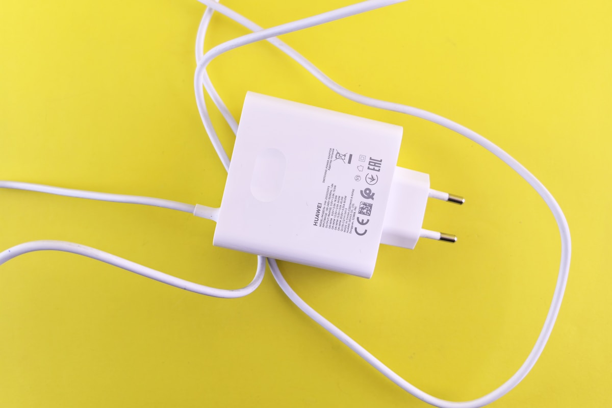 为国际旅行打包的紧凑型GaN USB-C壁挂充电器